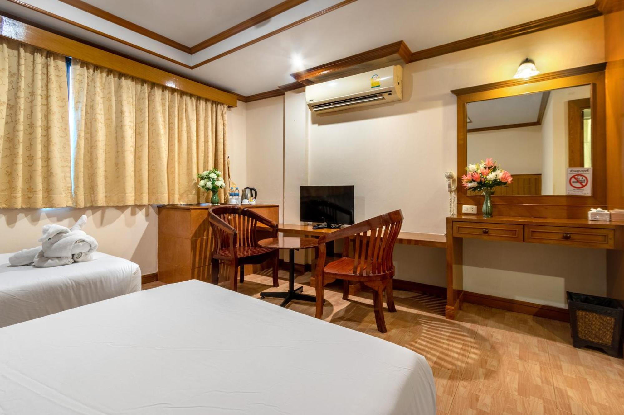 Jb Green Hotel Patong Exteriör bild