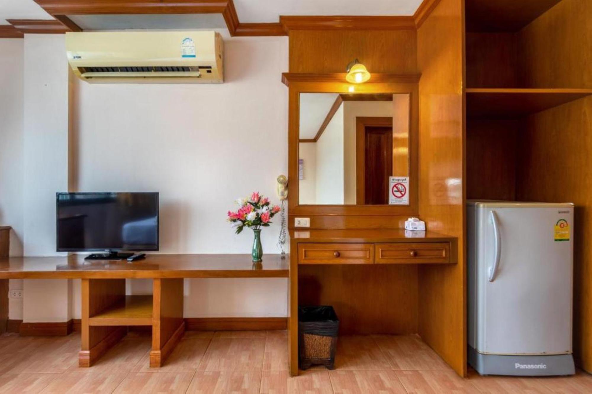 Jb Green Hotel Patong Exteriör bild